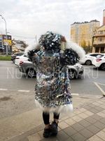 Блестящая шубка с черной подкладкой