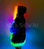 Блестящая шубка с черной подкладкой