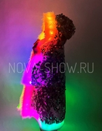 Блестящая шубка с белой подкладкой