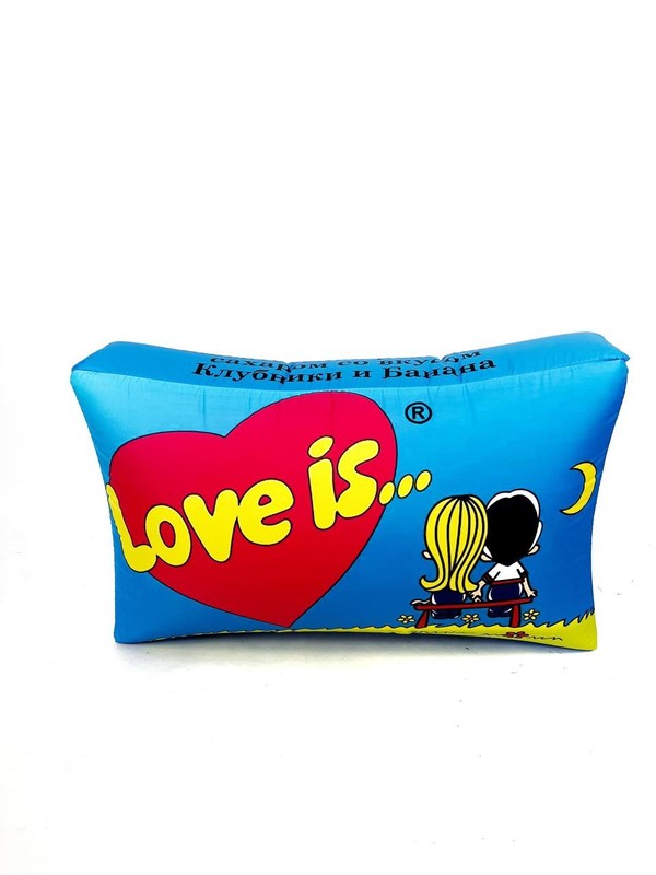 Летающая подушка "Жвачка Love is..." двухсторонняя